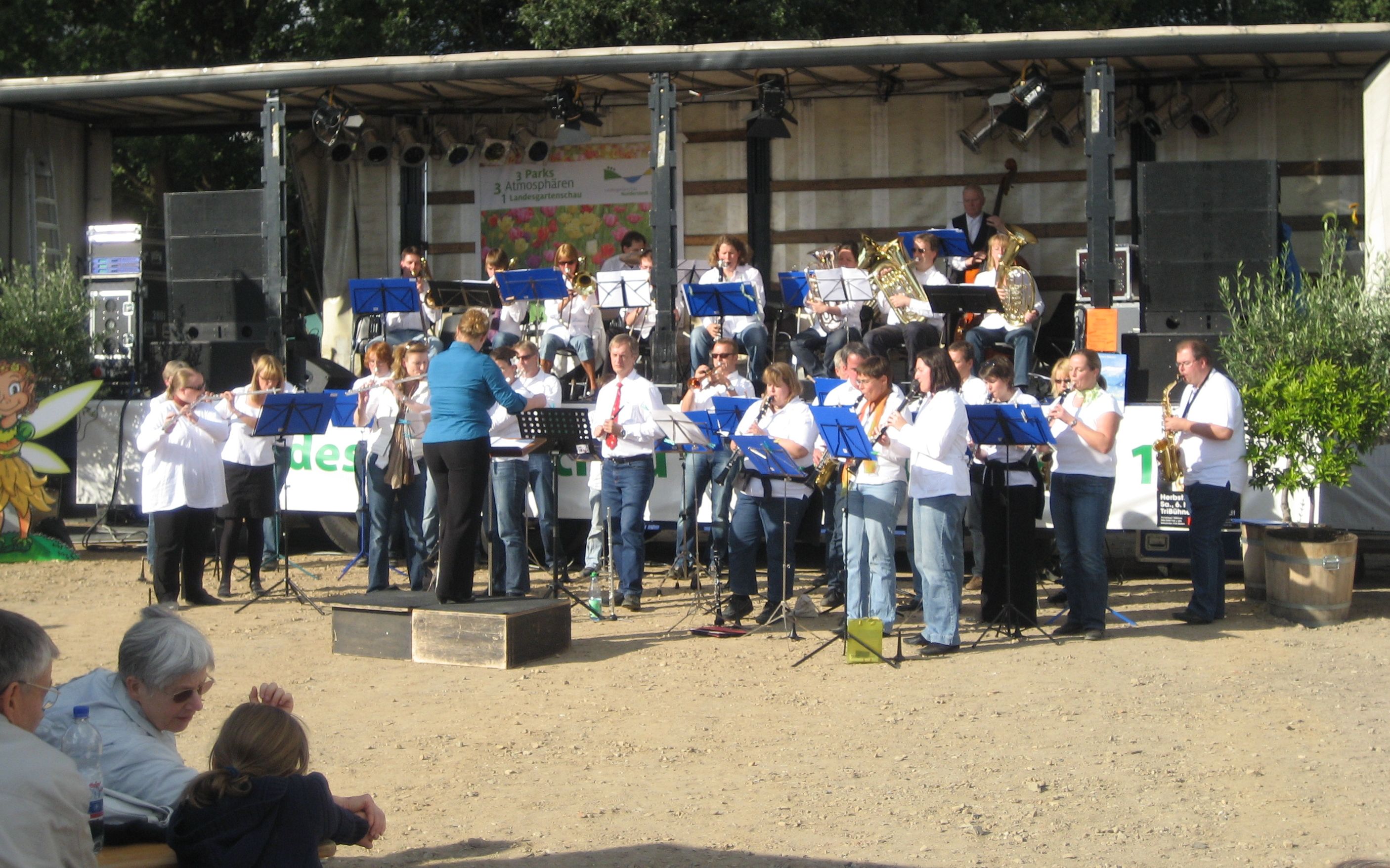 Gemeinschaftsorchester des MVN beim Baustellenfest der LGS